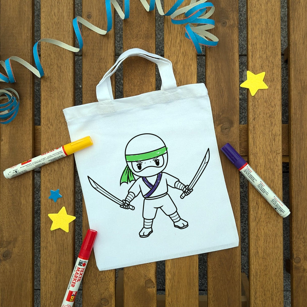 Ninja Ausmaltasche für Kinder, bunt ausgemalt