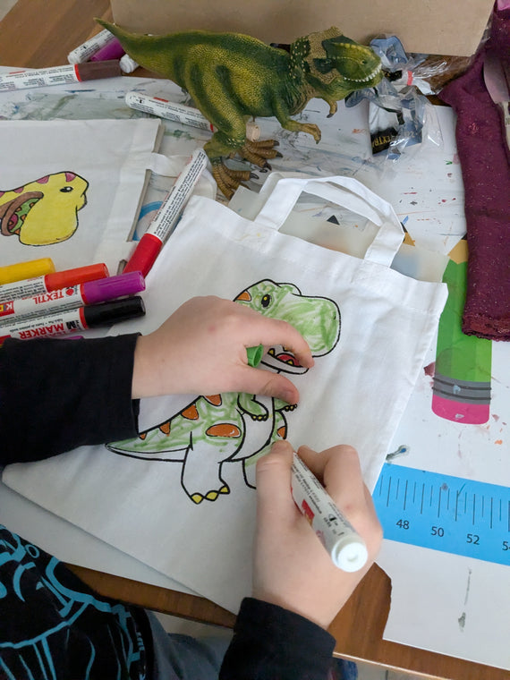 Von Kindern ausgemalte Stofftasche