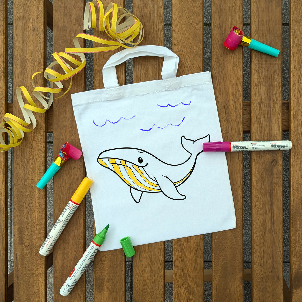 Buckelwal Ausmaltasche für Kinder, bunt ausgemalt