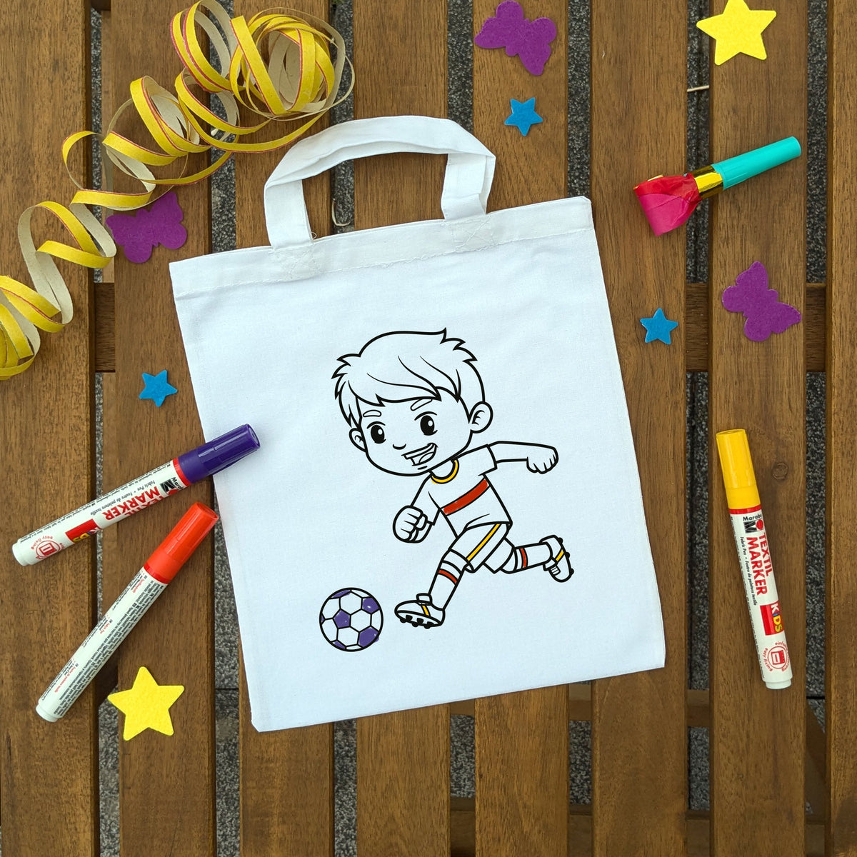 Fußball Ausmaltasche für Kinder, bunt ausgemalt