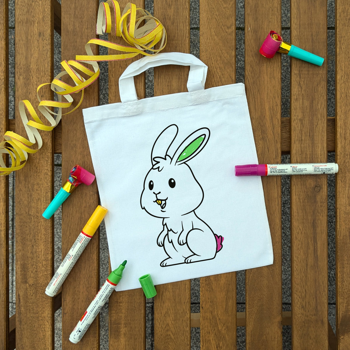 Hase Ausmaltasche für Kinder, bunt ausgemalt