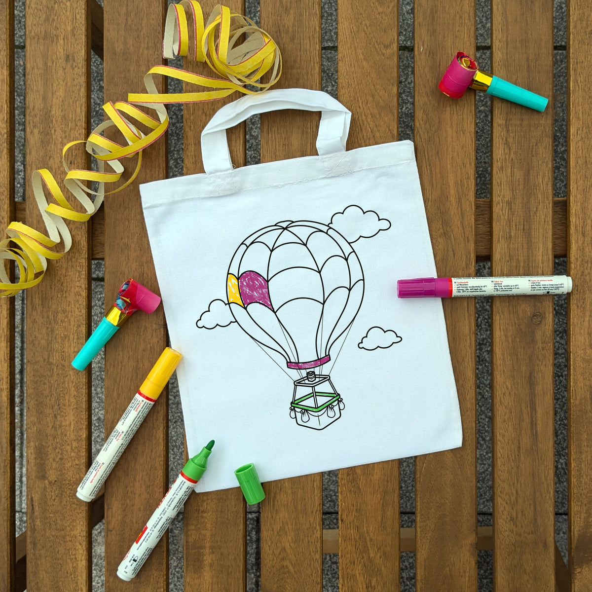 Heißluftballon Ausmaltasche für Kinder, bunt ausgemalt