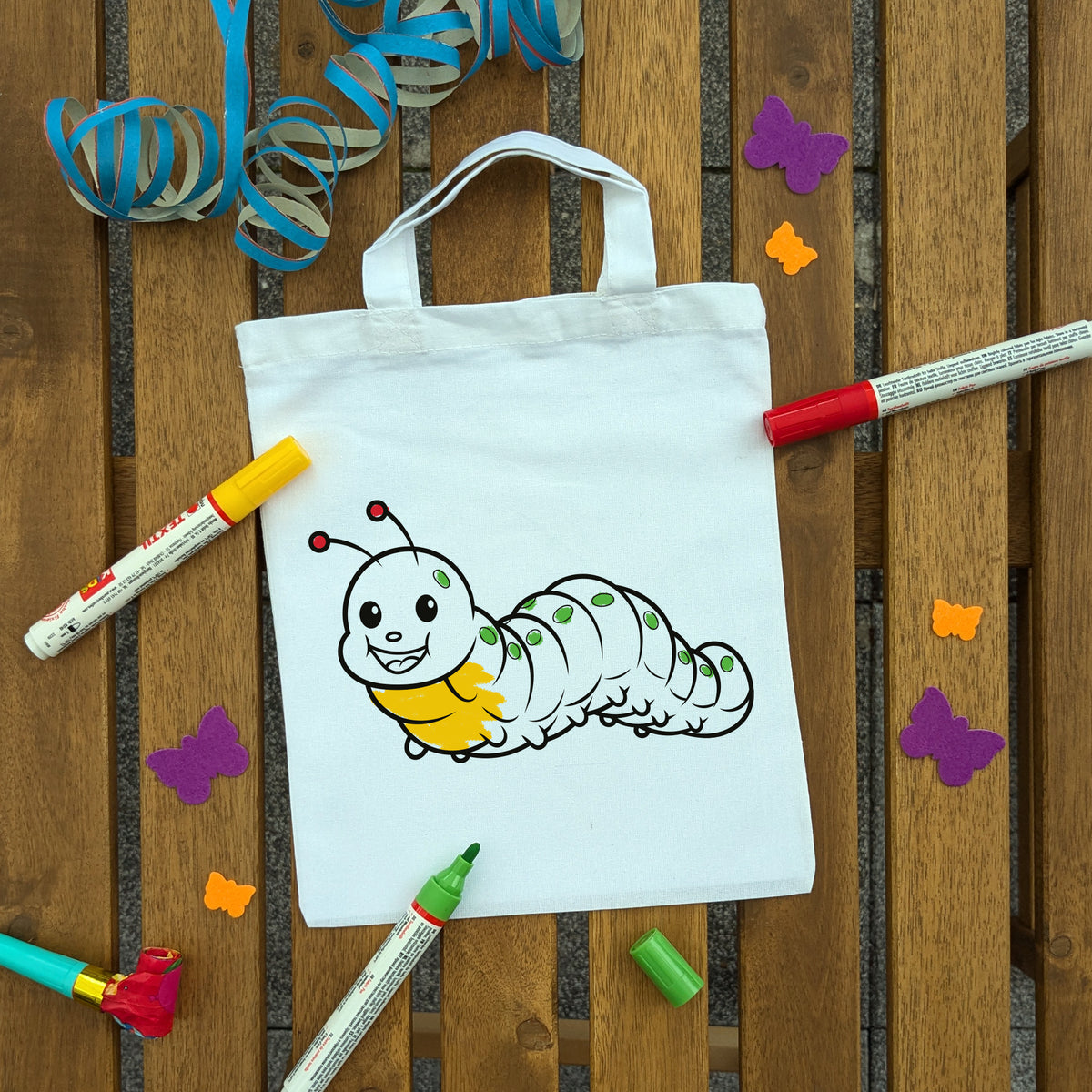 Raupe Ausmaltasche für Kinder, bunt ausgemalt