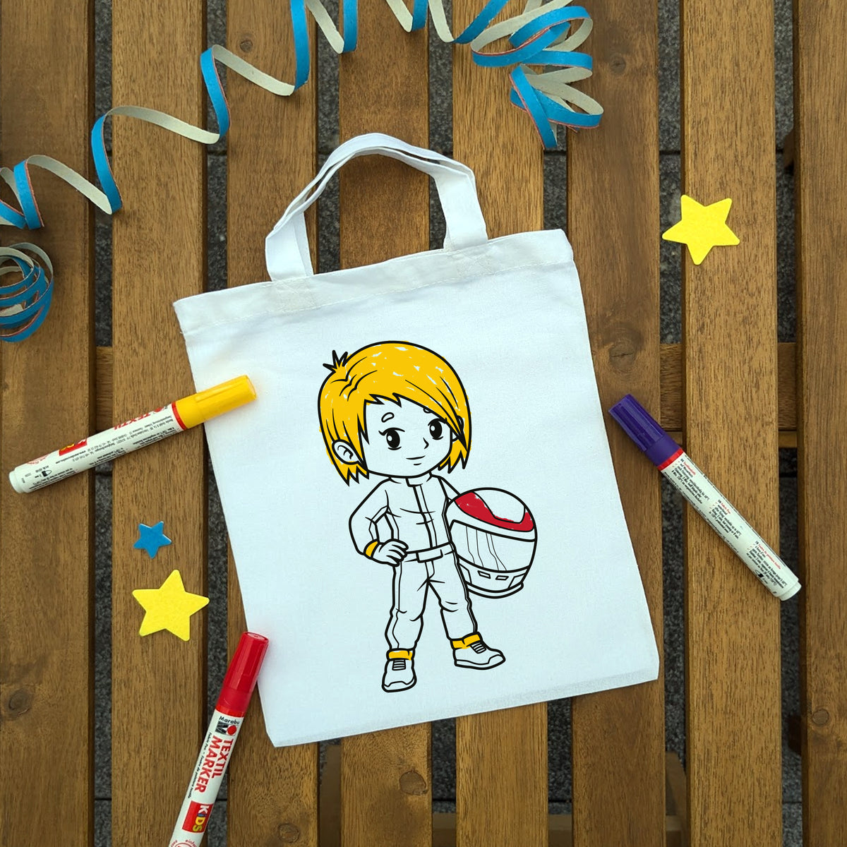 Rennfahrerin Ausmaltasche für Kinder, bunt ausgemalt